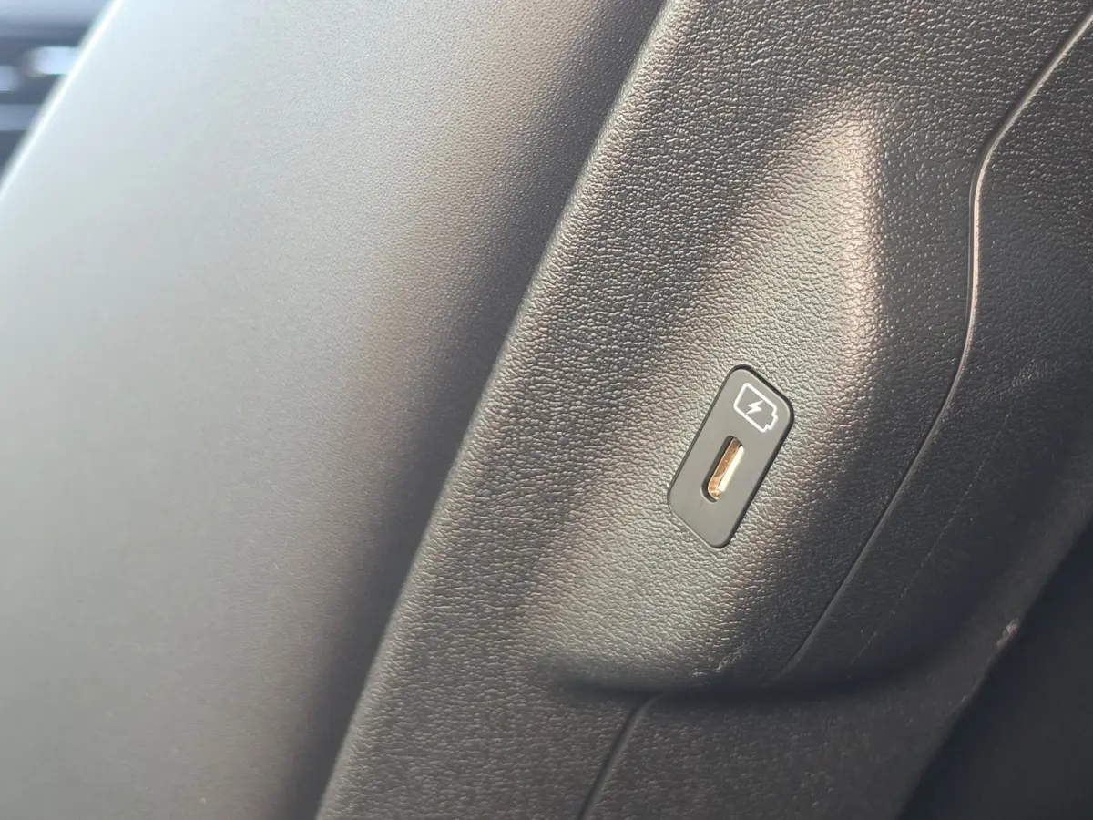 Edition Advanced 77.4 kWh | NL-Auto | SOH 100% | Stuur verwarming | Apple Carplay / Andriod Auto |