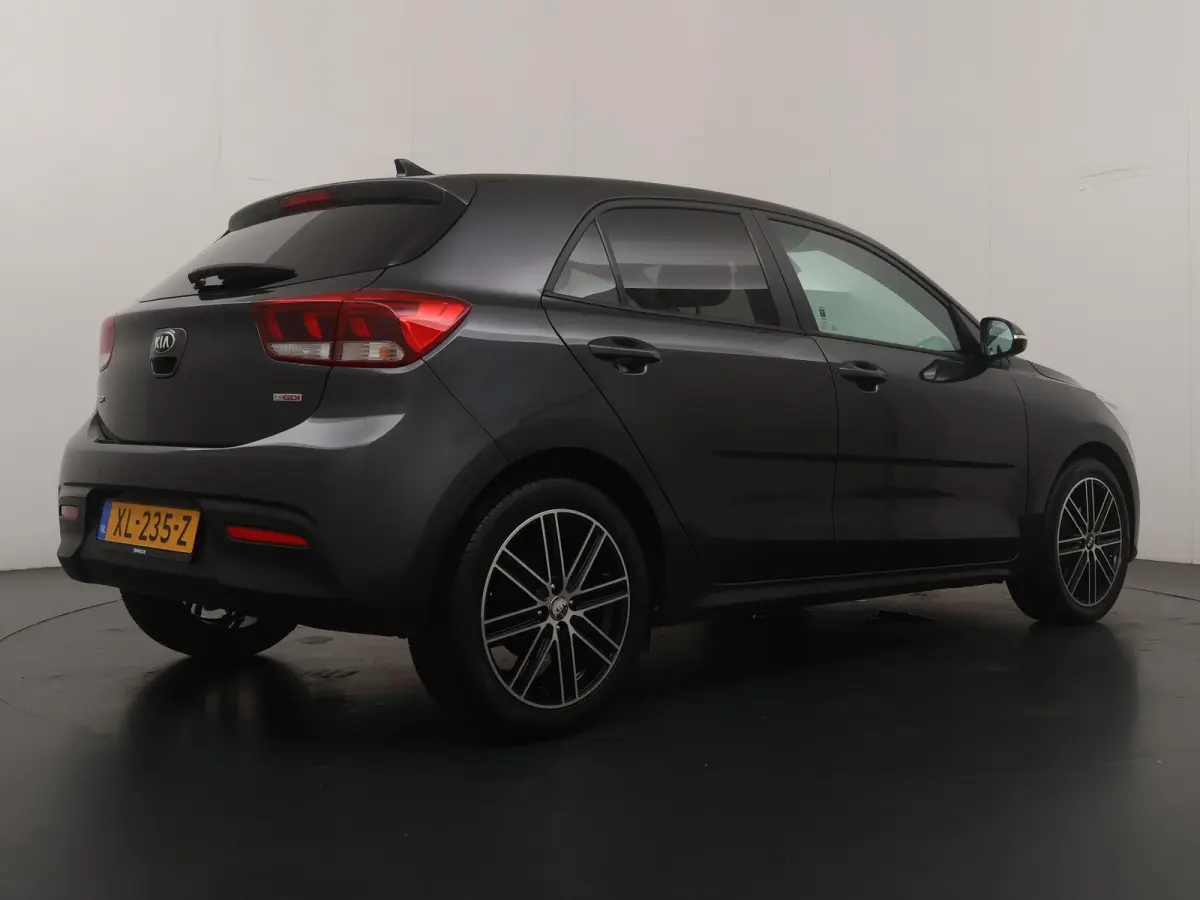 1.0 TGDI DynamicPlusLine | Parkeercamera | Navigatie |