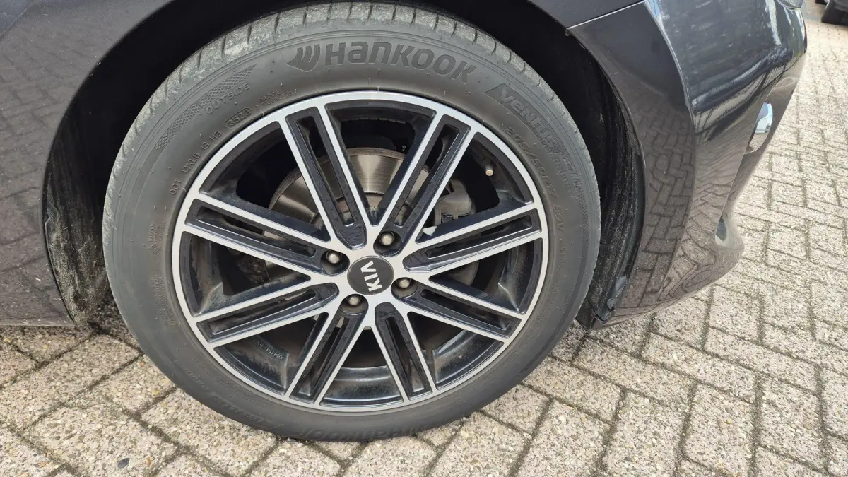 1.0 TGDI DynamicPlusLine | Parkeercamera | Navigatie |