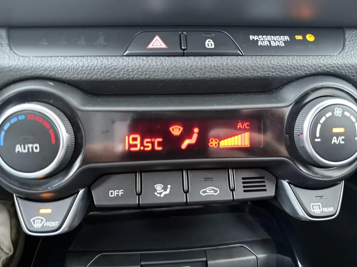1.0 TGDI DynamicPlusLine | Parkeercamera | Navigatie |