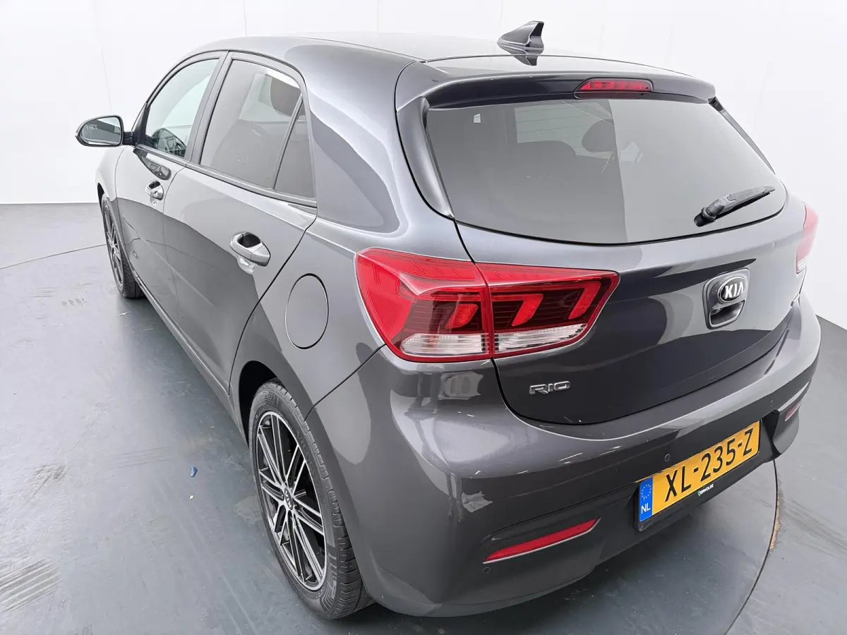 1.0 TGDI DynamicPlusLine | Parkeercamera | Navigatie |