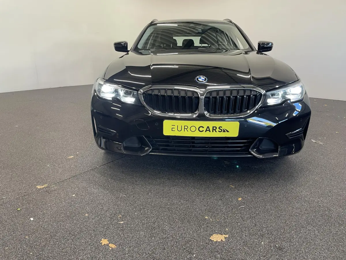 330e Touring SportLine PHEV 292 PK AUT Navi Carplay Camera Achter PDC V+A Winterpack Sport Stoelen Active Protection Ambiance Licht