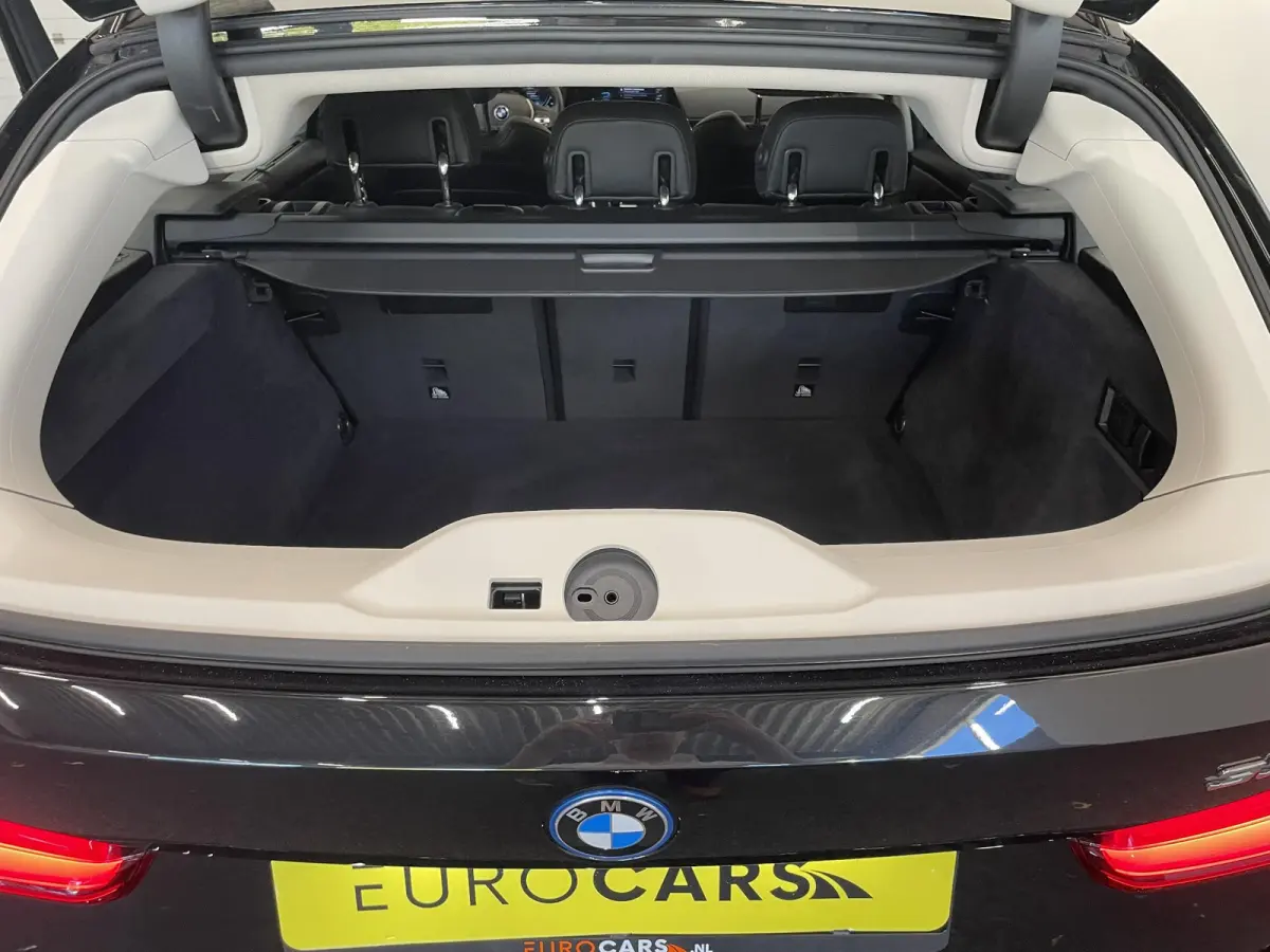 330e Touring SportLine PHEV 292 PK AUT Navi Carplay Camera Achter PDC V+A Winterpack Sport Stoelen Active Protection Ambiance Licht