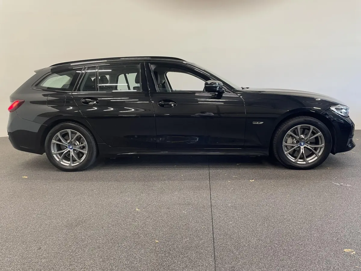 330e Touring SportLine PHEV 292 PK AUT Navi Carplay Camera Achter PDC V+A Winterpack Sport Stoelen Active Protection Ambiance Licht