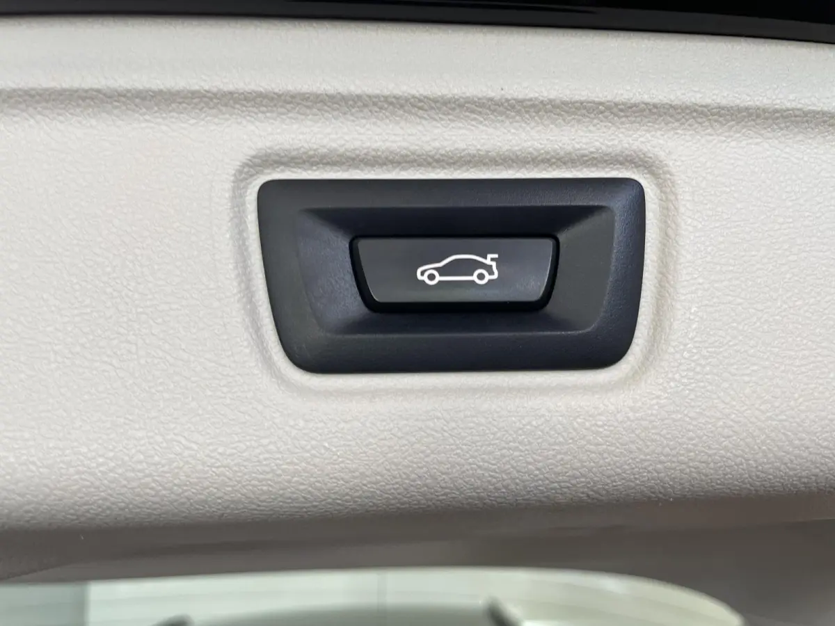 330e Touring SportLine PHEV 292 PK AUT Navi Carplay Camera Achter PDC V+A Winterpack Sport Stoelen Active Protection Ambiance Licht