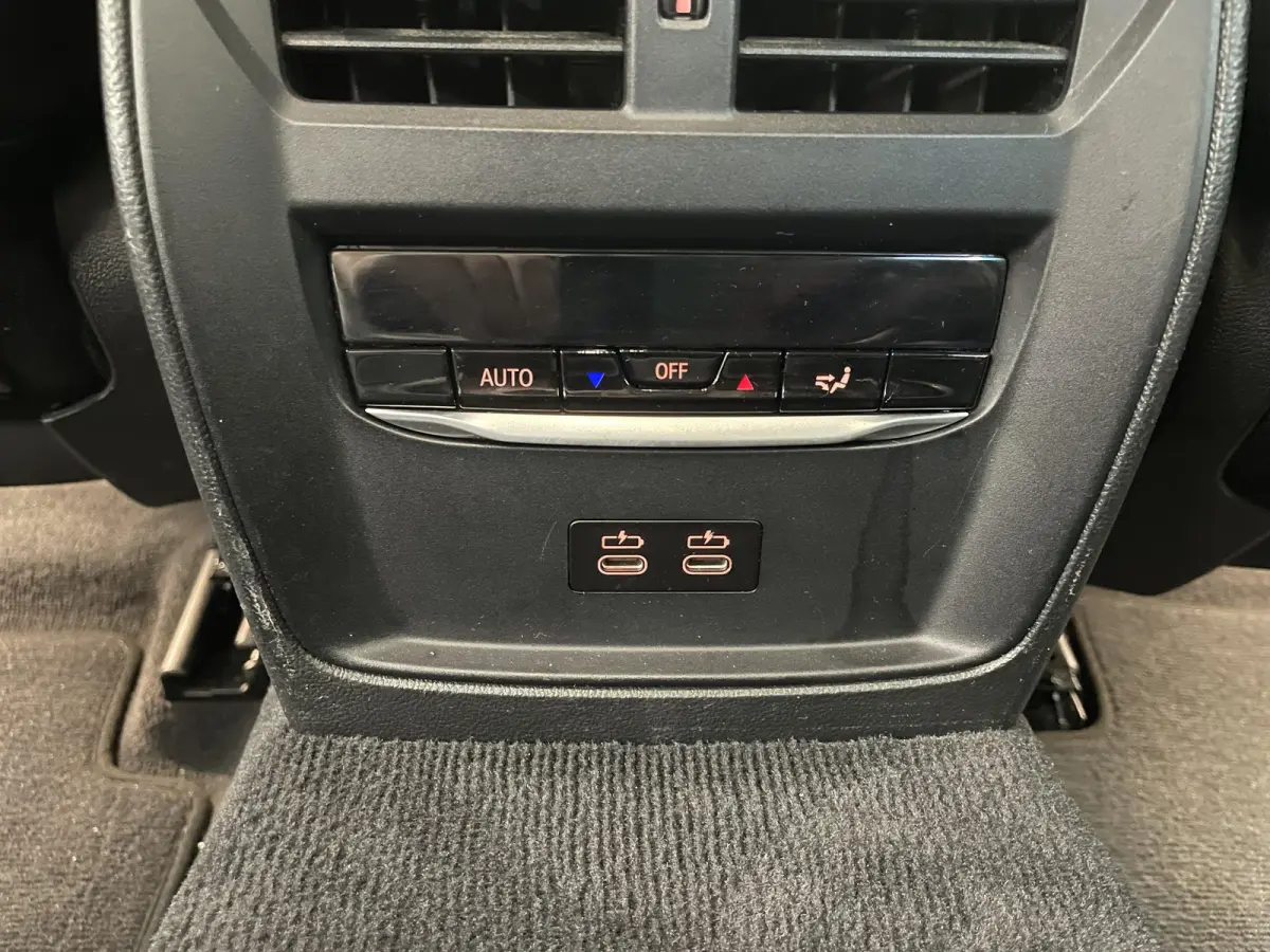 330e Touring SportLine PHEV 292 PK AUT Navi Carplay Camera Achter PDC V+A Winterpack Sport Stoelen Active Protection Ambiance Licht