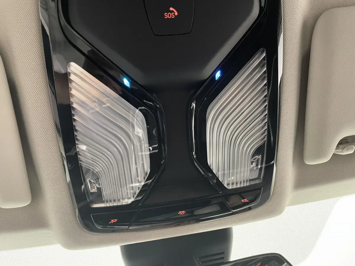 330e Touring SportLine PHEV 292 PK AUT Navi Carplay Camera Achter PDC V+A Winterpack Sport Stoelen Active Protection Ambiance Licht