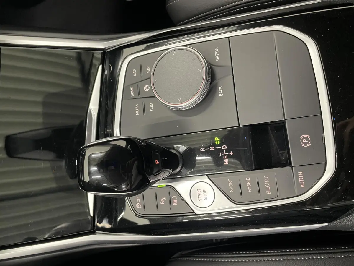 330e Touring SportLine PHEV 292 PK AUT Navi Carplay Camera Achter PDC V+A Winterpack Sport Stoelen Active Protection Ambiance Licht