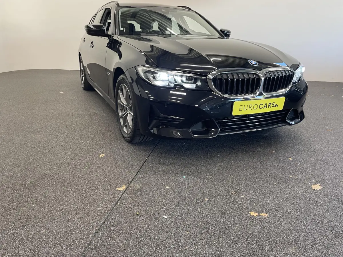 330e Touring SportLine PHEV 292 PK AUT Navi Carplay Camera Achter PDC V+A Winterpack Sport Stoelen Active Protection Ambiance Licht