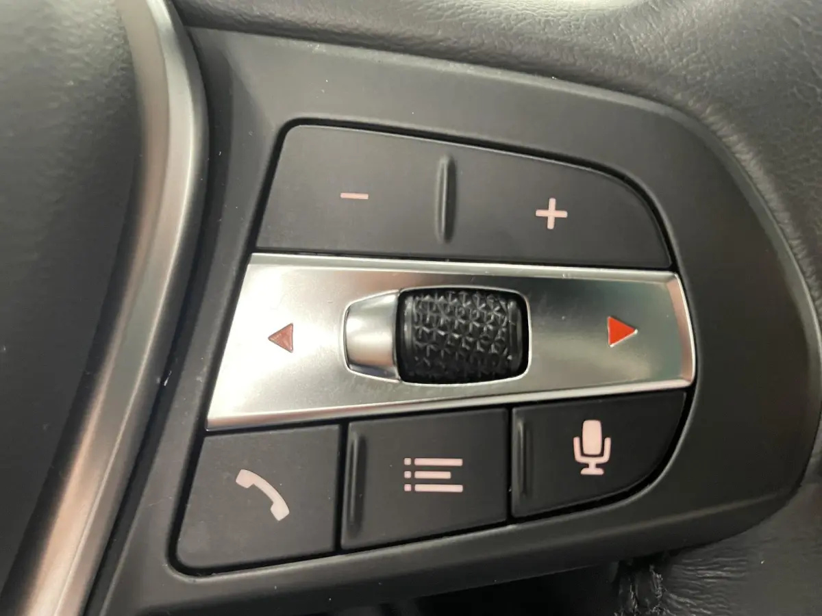 330e Touring SportLine PHEV 292 PK AUT Navi Carplay Camera Achter PDC V+A Winterpack Sport Stoelen Active Protection Ambiance Licht