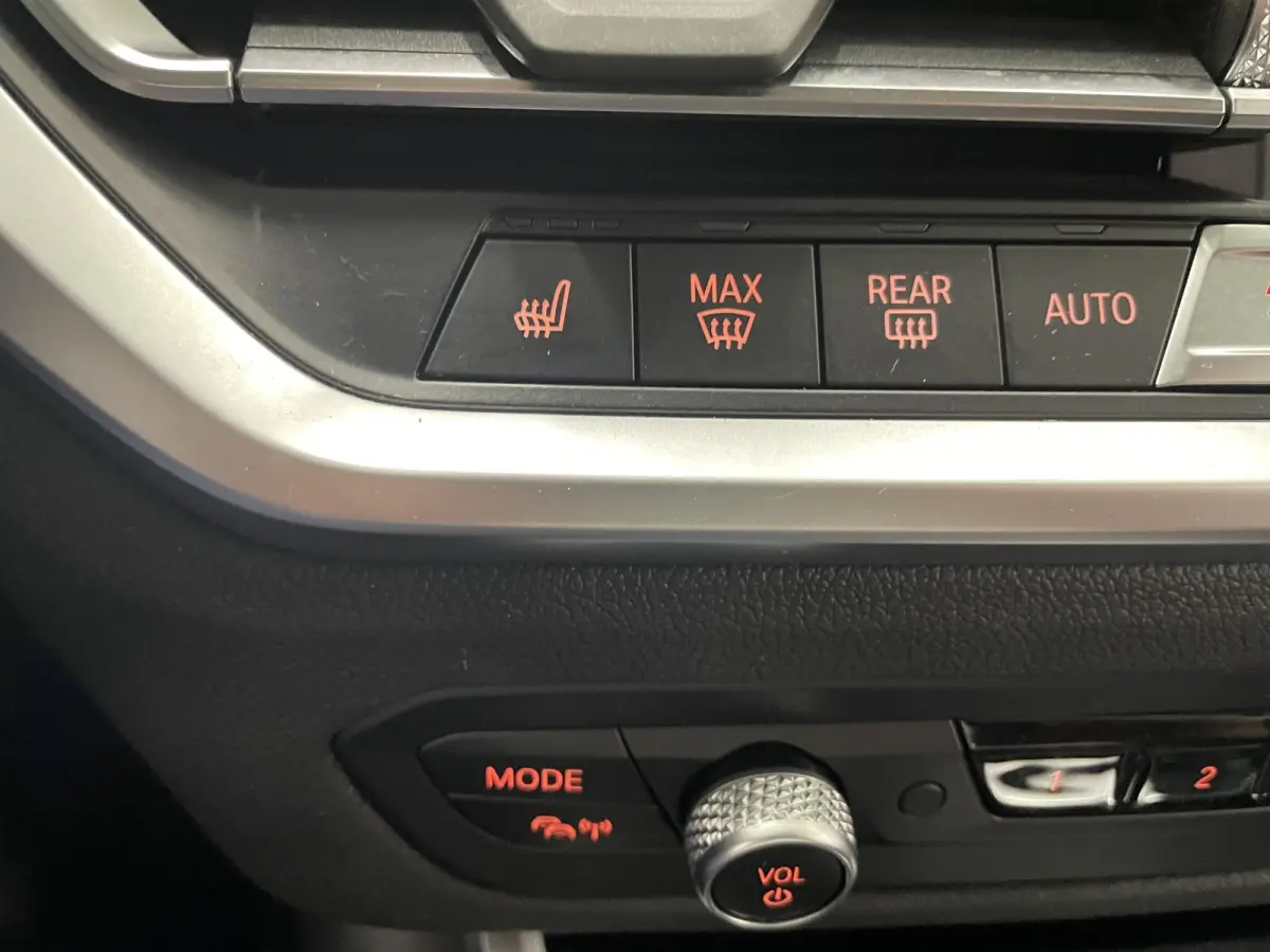 330e Touring SportLine PHEV 292 PK AUT Navi Carplay Camera Achter PDC V+A Winterpack Sport Stoelen Active Protection Ambiance Licht