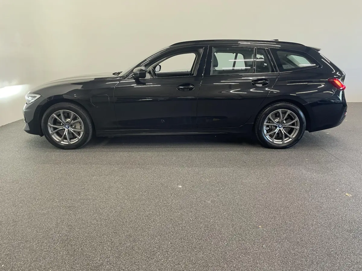 330e Touring SportLine PHEV 292 PK AUT Navi Carplay Camera Achter PDC V+A Winterpack Sport Stoelen Active Protection Ambiance Licht