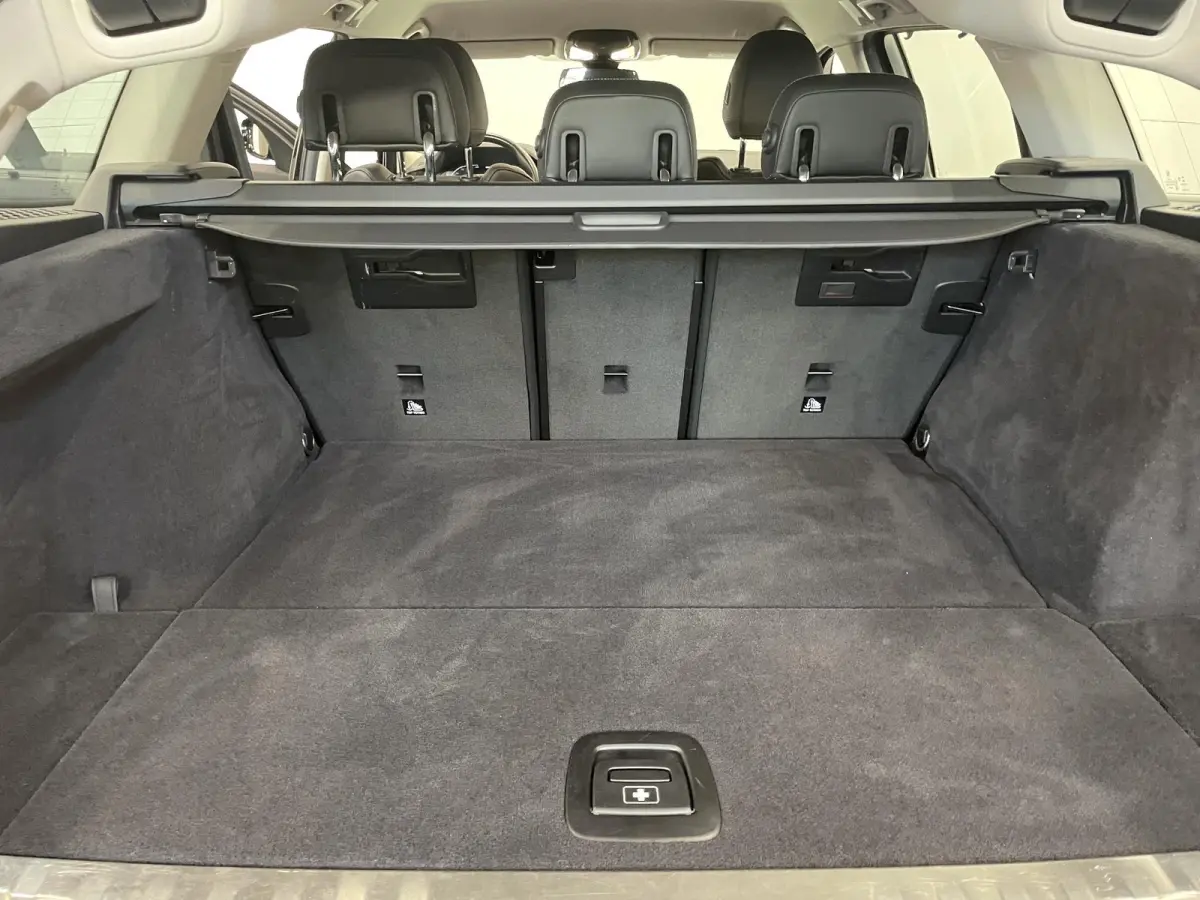 330e Touring SportLine PHEV 292 PK AUT Navi Carplay Camera Achter PDC V+A Winterpack Sport Stoelen Active Protection Ambiance Licht