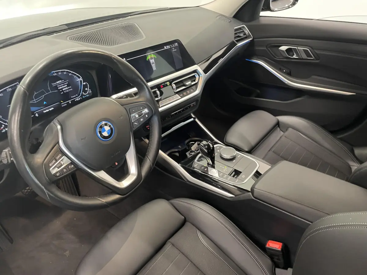 330e Touring SportLine PHEV 292 PK AUT Navi Carplay Camera Achter PDC V+A Winterpack Sport Stoelen Active Protection Ambiance Licht