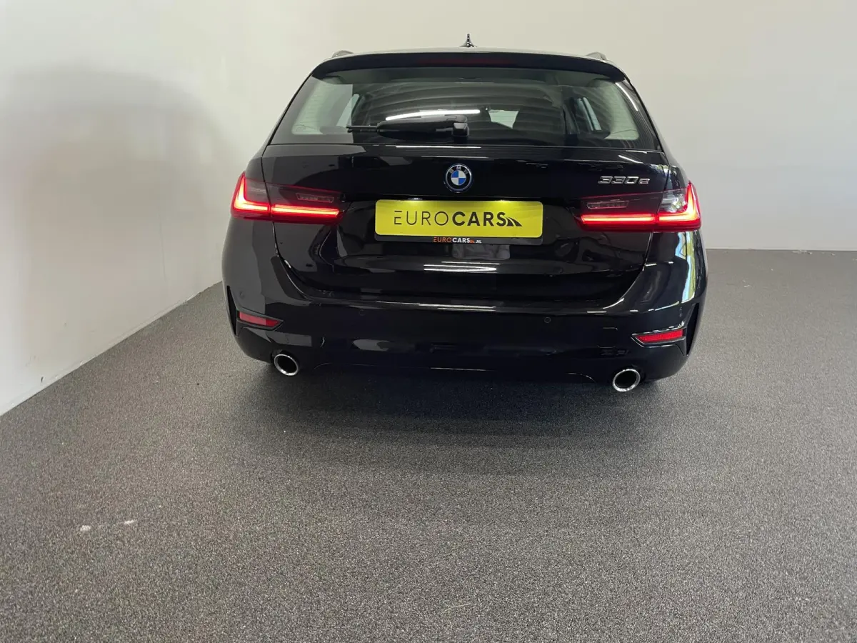 330e Touring SportLine PHEV 292 PK AUT Navi Carplay Camera Achter PDC V+A Winterpack Sport Stoelen Active Protection Ambiance Licht