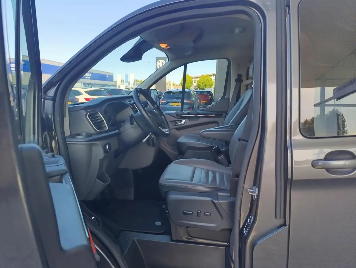 300 2.0 TDCI L1H1 Limited DC Dubbele Cabine | Stoel/voorruitverwarming | Dodehoekdetectie | Camera | PDC V+A | Elek. stoel | Navigatie | Dealeronderhouden