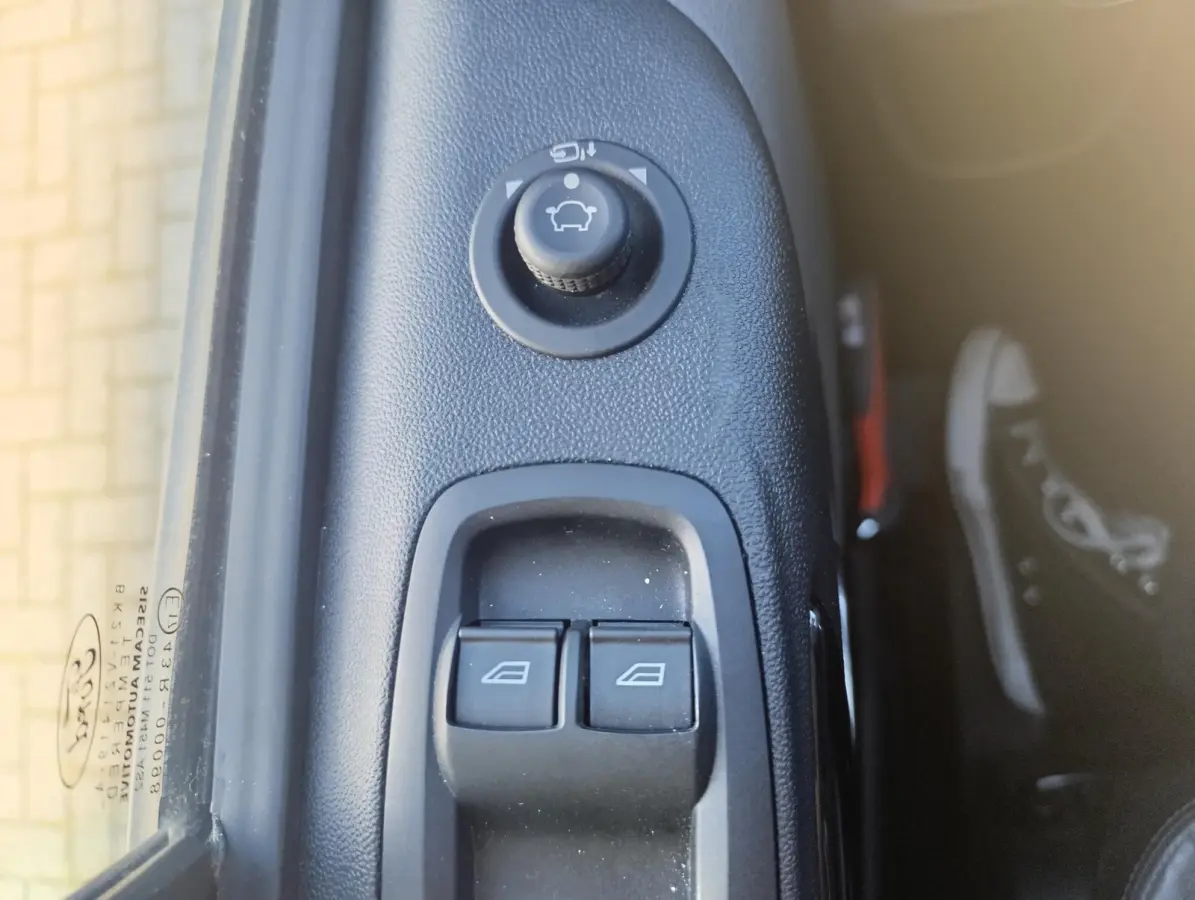 300 2.0 TDCI L1H1 Limited DC Dubbele Cabine | Stoel/voorruitverwarming | Dodehoekdetectie | Camera | PDC V+A | Elek. stoel | Navigatie | Dealeronderhouden