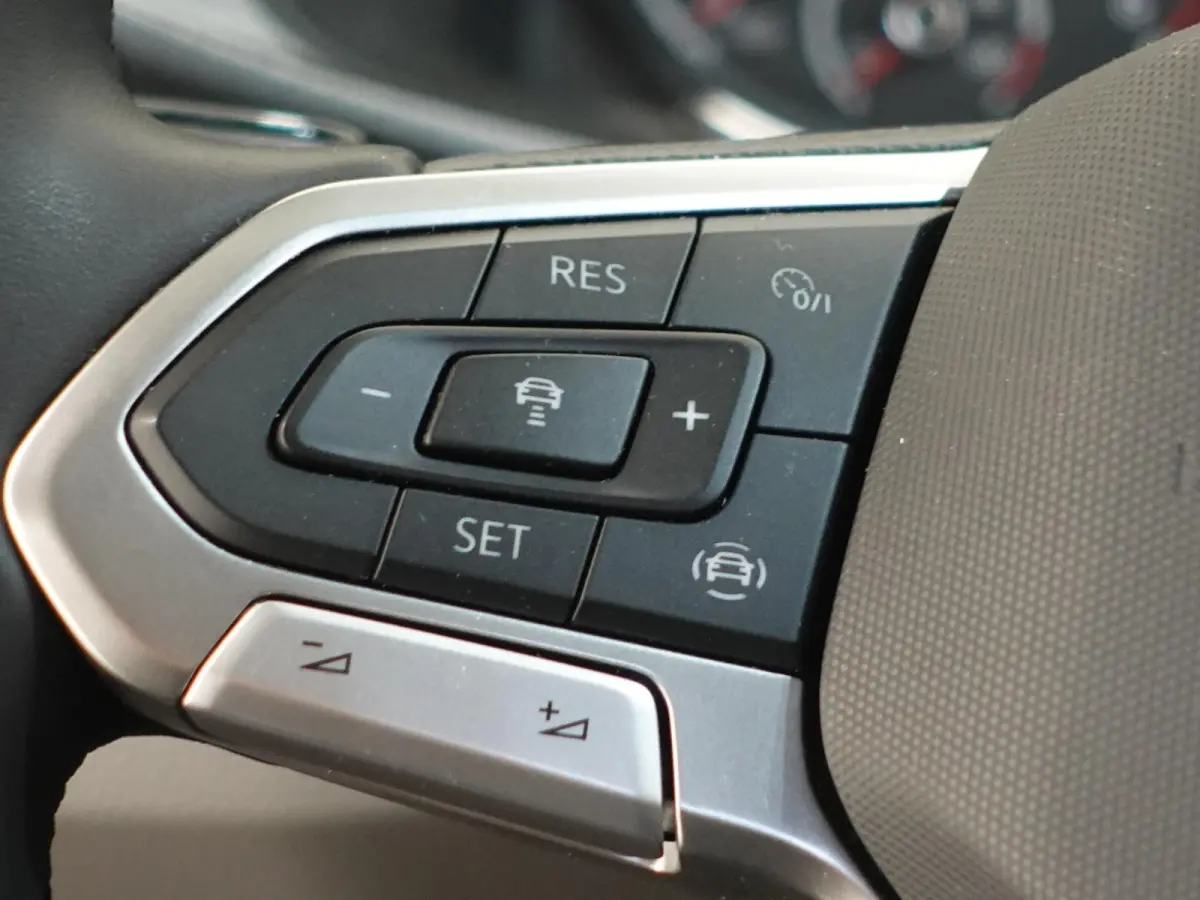 2.0 TDI L2H1 Highline Automaat Dubbele Cabine Navigatie Airco Cruise Control LM velgen