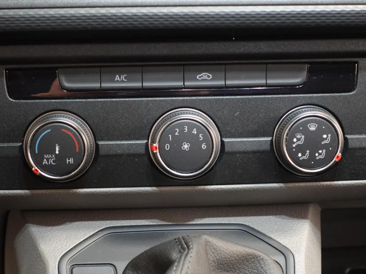 2.0 TDI L2H1 Highline Automaat Dubbele Cabine Navigatie Airco Cruise Control LM velgen