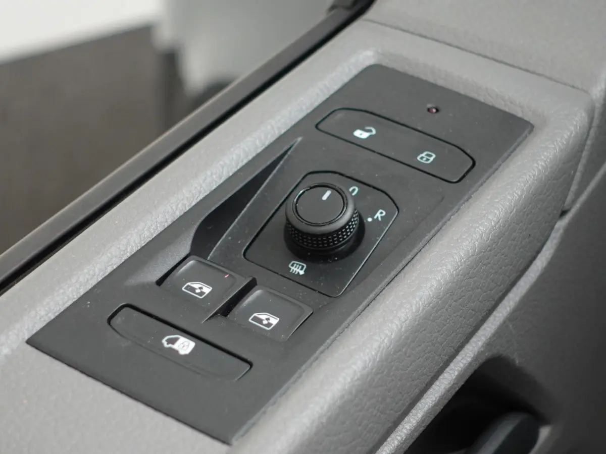 2.0 TDI L2H1 Highline Automaat Dubbele Cabine Navigatie Airco Cruise Control LM velgen