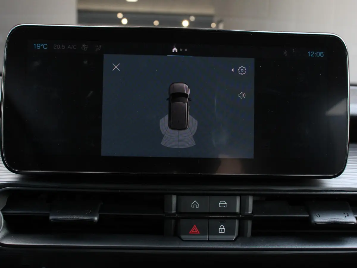 Longitude 54 kWh Automaat Navigatie Apple Carplay/ Android Auto Parkeersensor achter Cruise Control Stoelverwarming Full LED Virtual Cockpit Climate Control