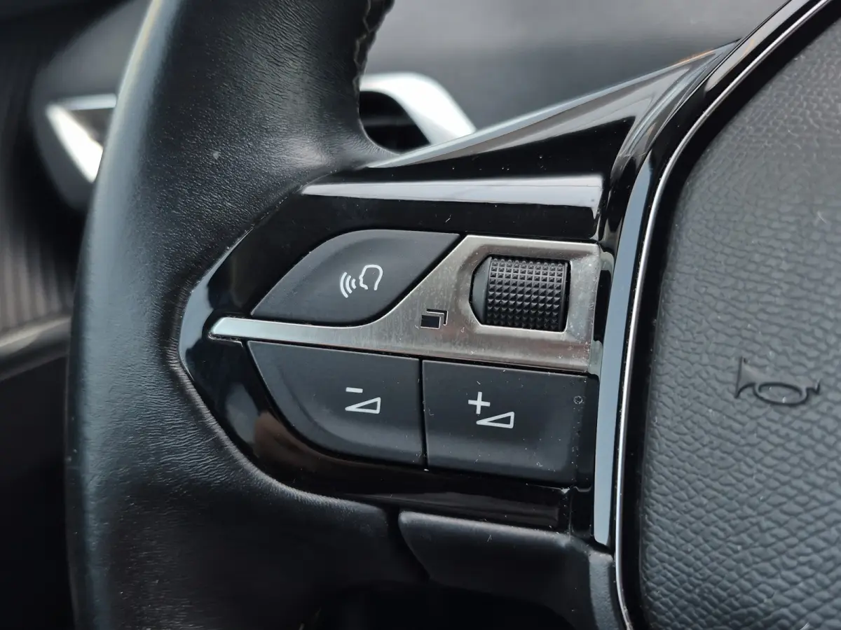 1.2 PureTech Allure Camera | Full LED | Parkeersensoren | Full map navigatie | Carplay/android auto |