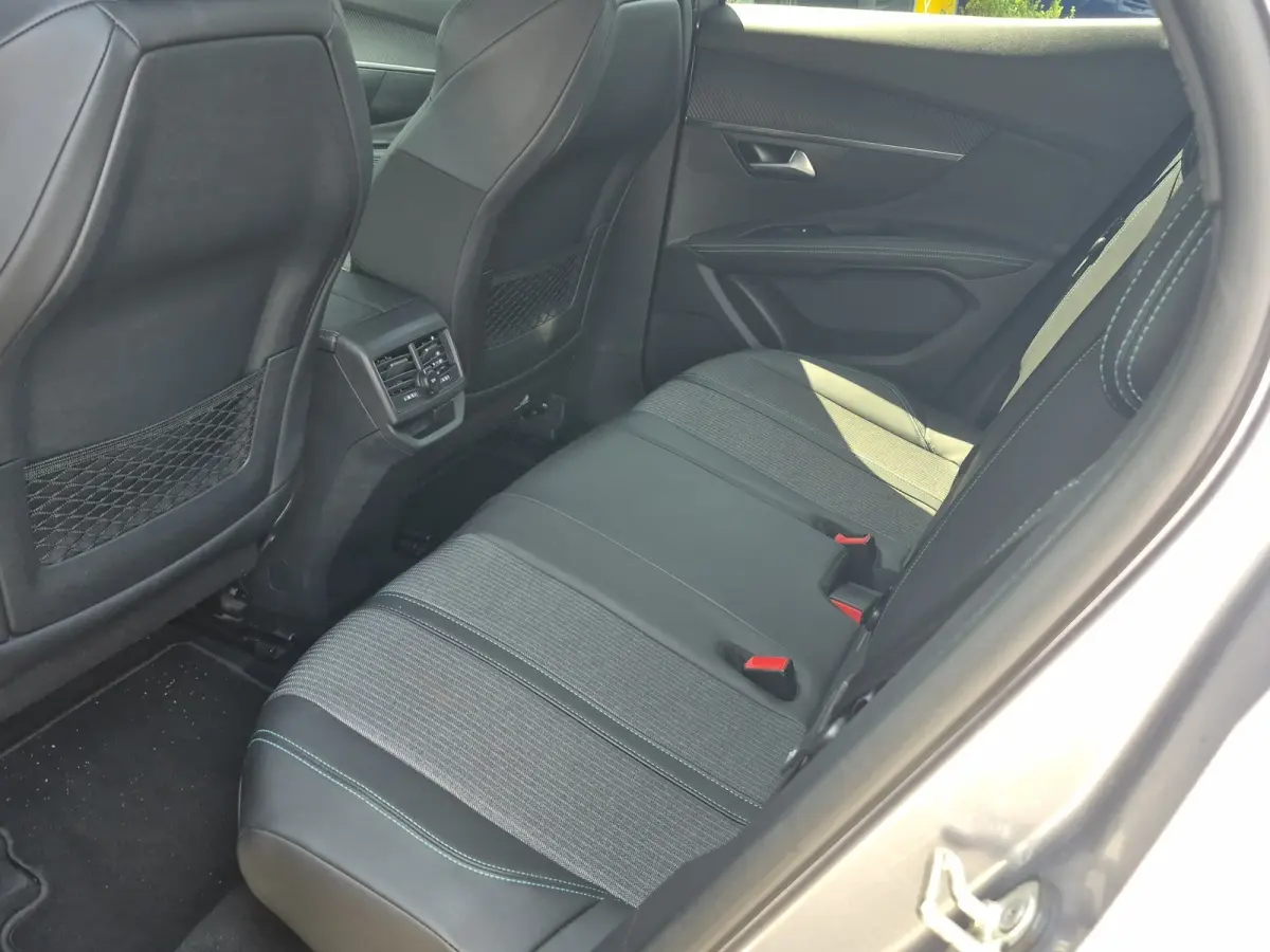 1.2 PureTech Allure Camera | Full LED | Parkeersensoren | Full map navigatie | Carplay/android auto |