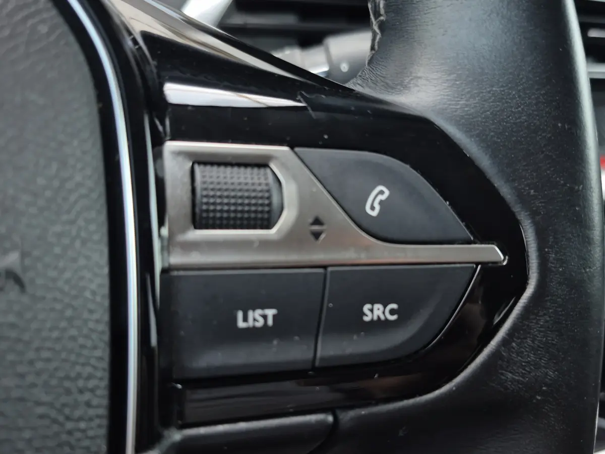 1.2 PureTech Allure Camera | Full LED | Parkeersensoren | Full map navigatie | Carplay/android auto |