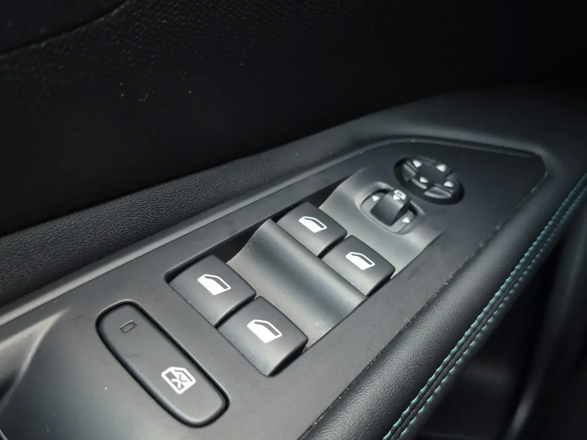 1.2 PureTech Allure Camera | Full LED | Parkeersensoren | Full map navigatie | Carplay/android auto |