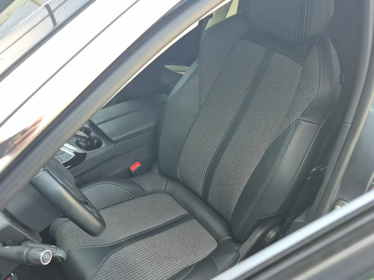 1.2 PureTech Allure Camera | Full LED | Parkeersensoren | Full map navigatie | Carplay/android auto |