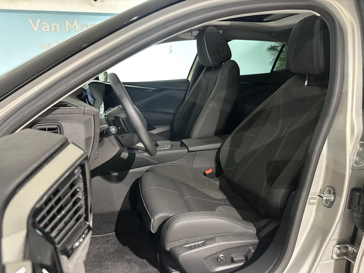 1.6 PHEV 225 Étoile PANO | 360° VISION | FOCAL AUDIO | HEADUP DISPLAY | BOM VOL!