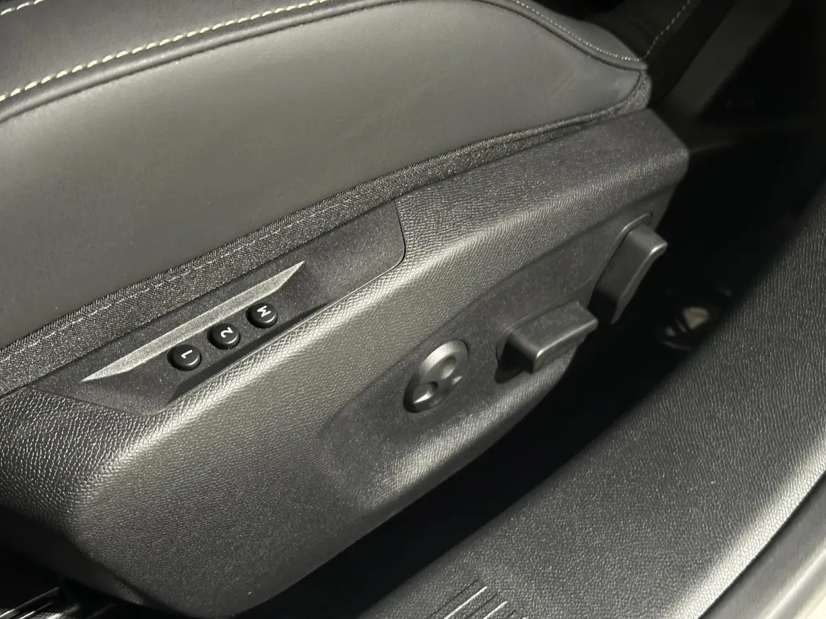 1.6 PHEV 225 Étoile PANO | 360° VISION | FOCAL AUDIO | HEADUP DISPLAY | BOM VOL!