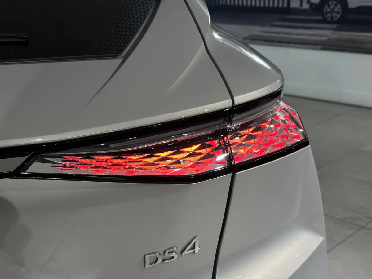 1.6 PHEV 225 Étoile PANO | 360° VISION | FOCAL AUDIO | HEADUP DISPLAY | BOM VOL!
