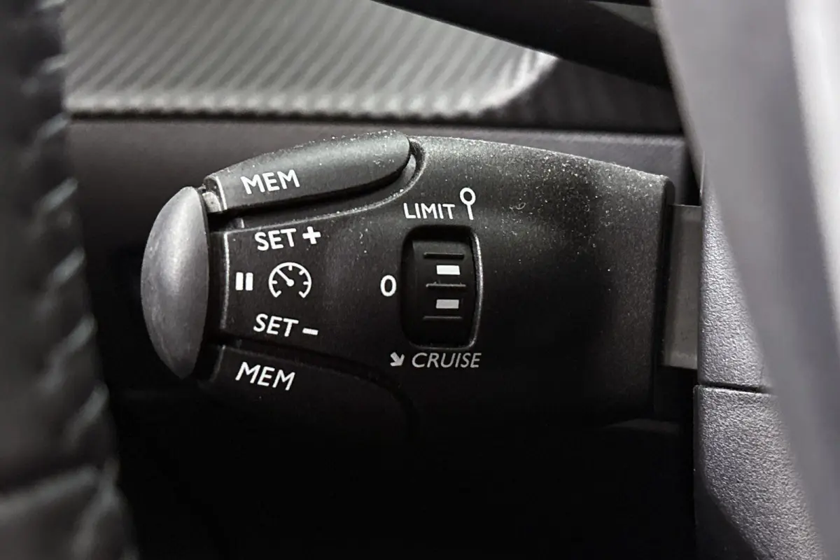 1.2 Hybrid 100 e-DCS6 Allure NL Auto Apple CarPlay Climate Control