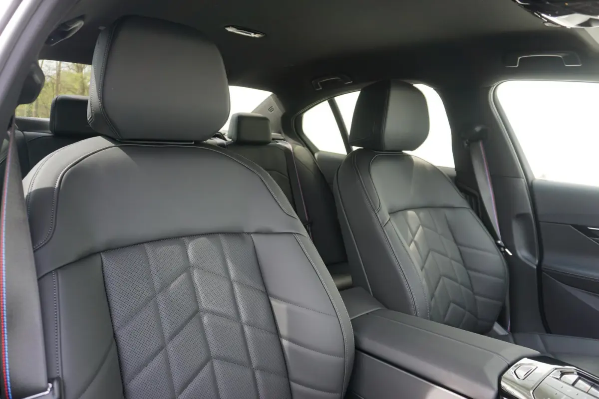 eDrive40 | M Sportpakket Pro | Harman Kardon | Driving Assistant Plus | Comfortstoelen met stoelventilatie