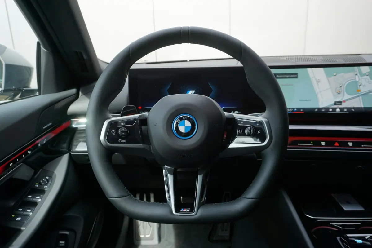 eDrive40 | M Sportpakket Pro | Harman Kardon | Driving Assistant Plus | Comfortstoelen met stoelventilatie