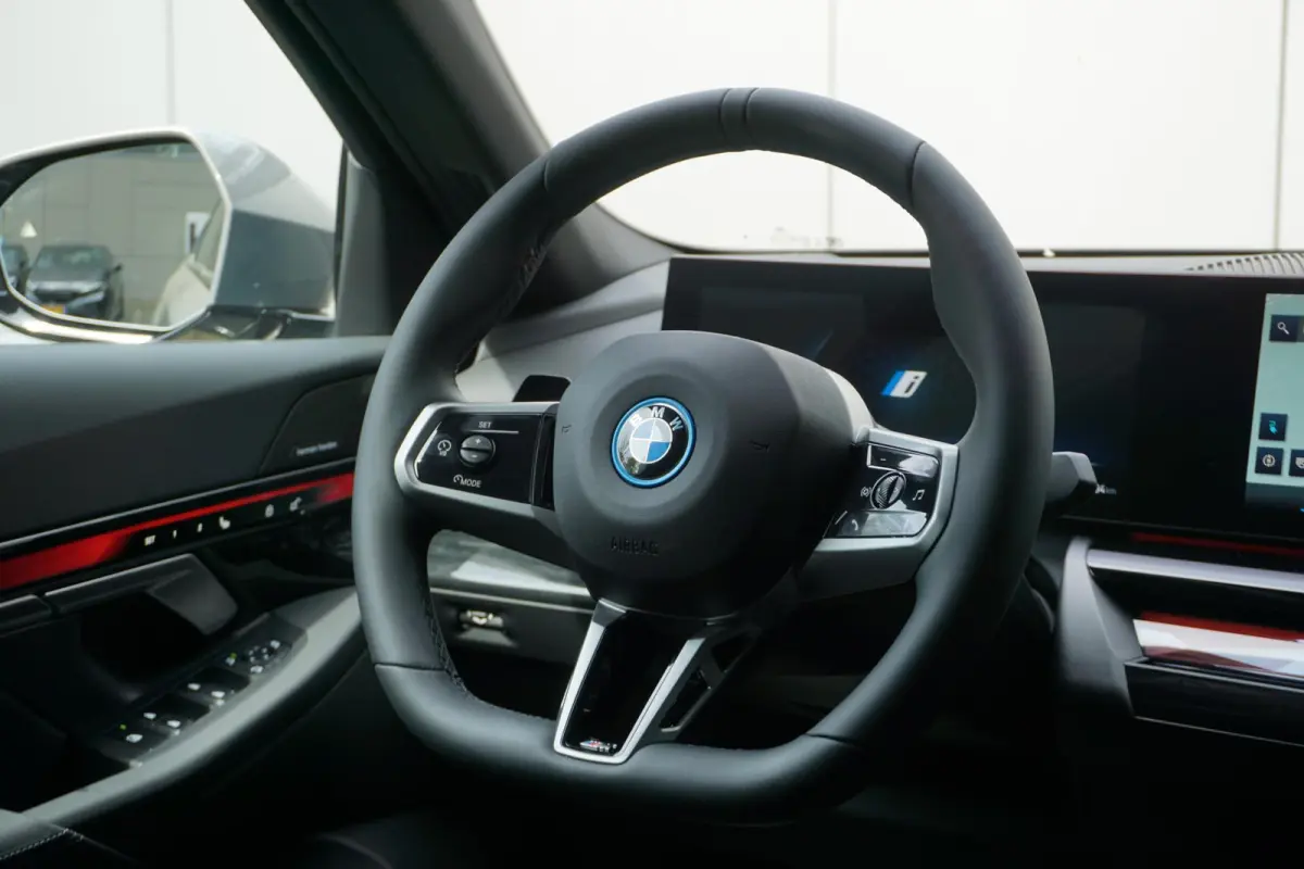 eDrive40 | M Sportpakket Pro | Harman Kardon | Driving Assistant Plus | Comfortstoelen met stoelventilatie
