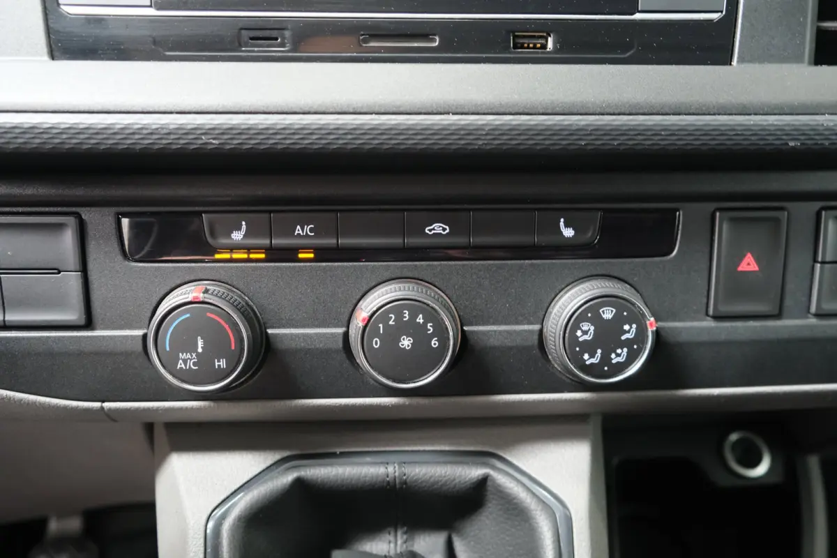 2.0 TDI L2H1 30 3p - Airco, Cruise, Stoelverwarming, PDC, Trekhaak.