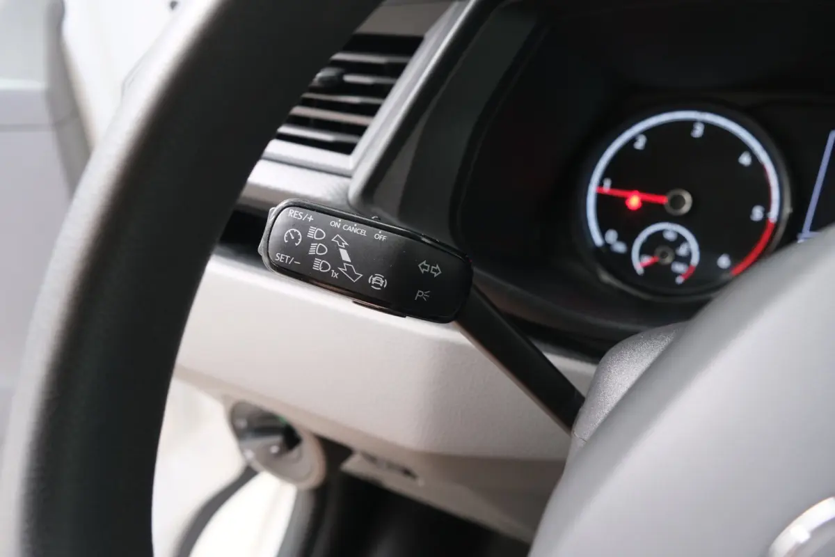 2.0 TDI L2H1 30 3p - Airco, Cruise, Stoelverwarming, PDC, Trekhaak.