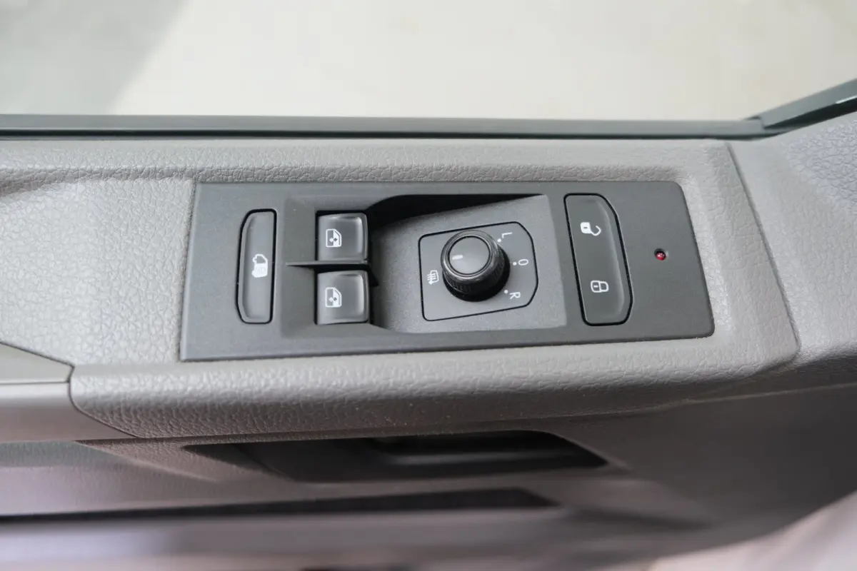 2.0 TDI L2H1 30 3p - Airco, Cruise, Stoelverwarming, PDC, Trekhaak.