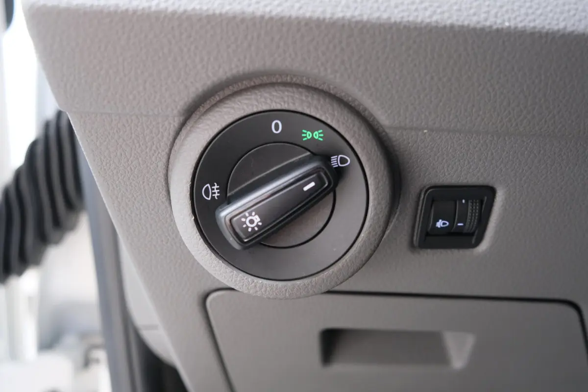 2.0 TDI L2H1 30 3p - Airco, Cruise, Stoelverwarming, PDC, Trekhaak.
