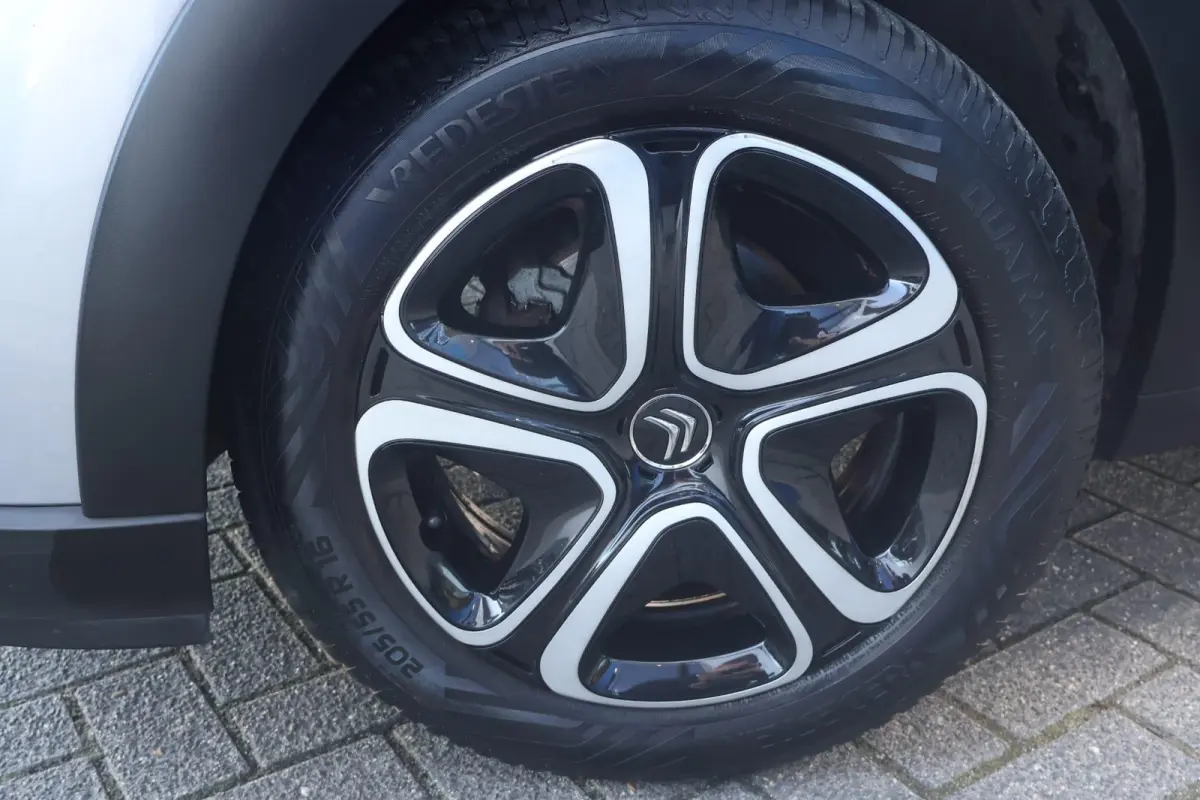1.2 PureTech S&S Feel Edition | Cruise Control | Navigatie | Airco | Bluetooth |