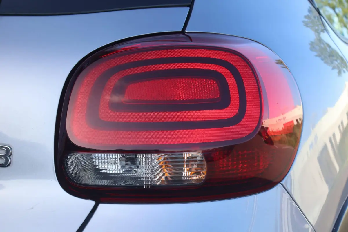 1.2 PureTech S&S Feel Edition | Cruise Control | Navigatie | Airco | Bluetooth |