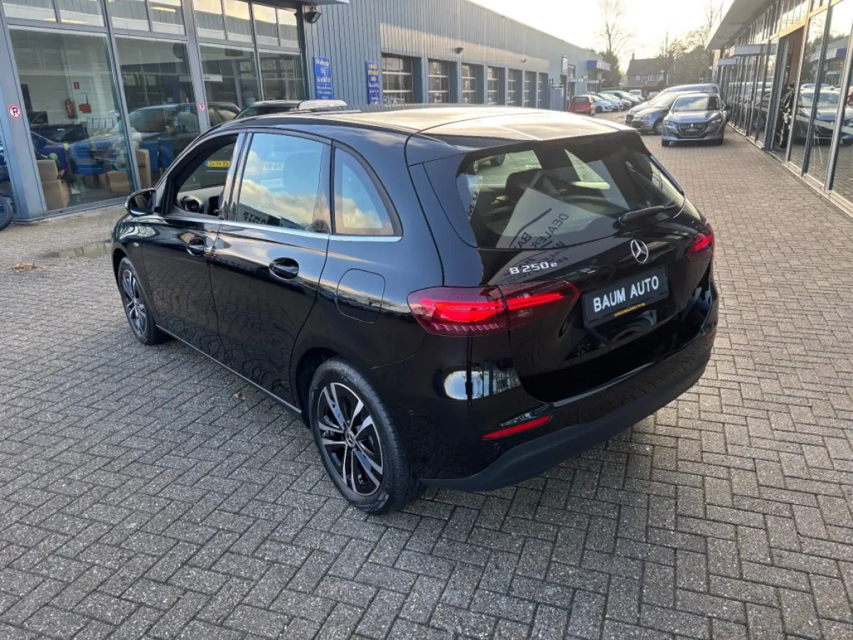 250E AUTOMAAT LUXURY LINE NAVI PDC-CAMRERA STOELVW.