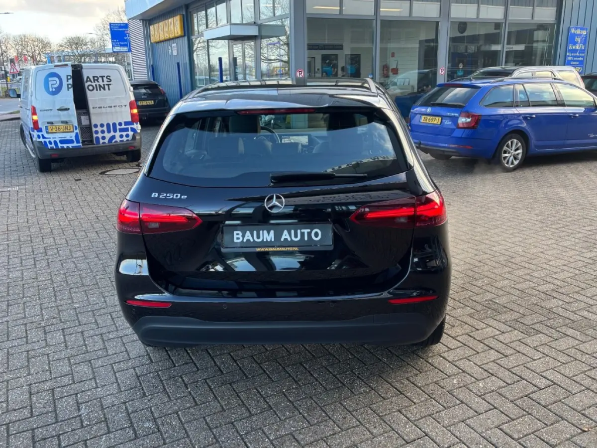 250E AUTOMAAT LUXURY LINE NAVI PDC-CAMRERA STOELVW.