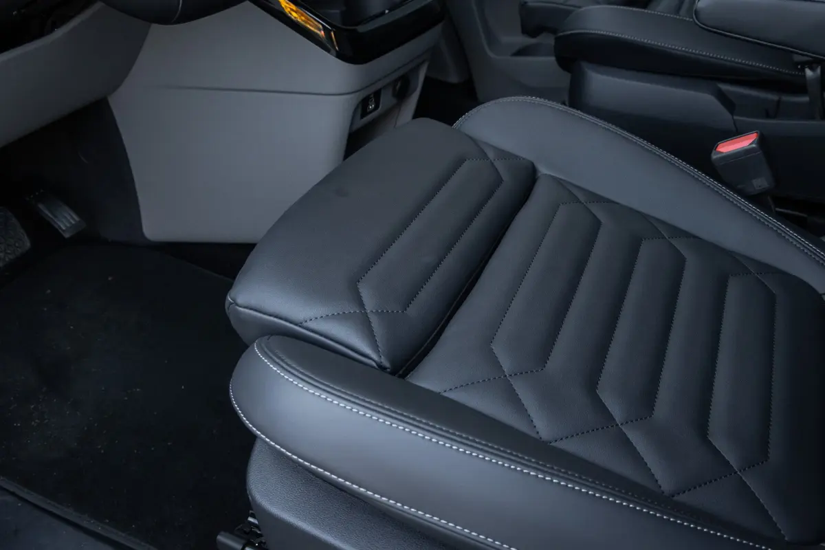 Tourneo Custom Titanium X Plug-in Hybrid 8 pers. | Black Pack Special | Elek. Trekhaak | Luxe | Op Voorraad!!