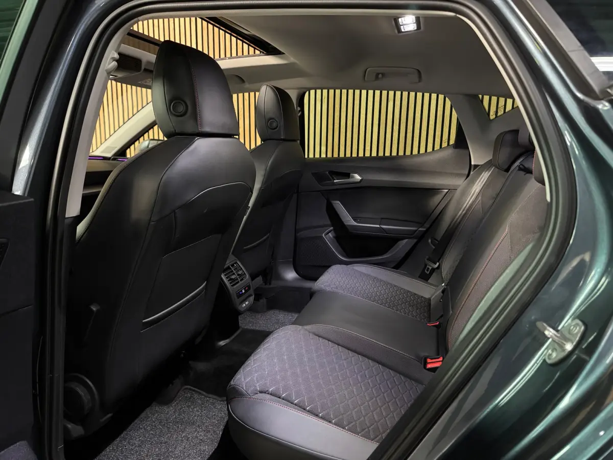 1.4 TSI eHybrid PHEV FR PANO|AMBIENT|MATRIX KOPLAMPEN|STOEL + STUUR VERWARMING| 17 INCH LMV