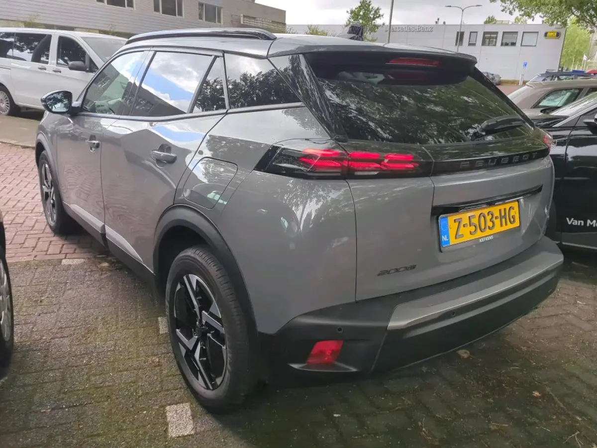 1.2 PureTech 100 Allure | Navigatie | Camera | Apple carplay | Nieuw model | Lichtmetaal | Parkeersensoren |
