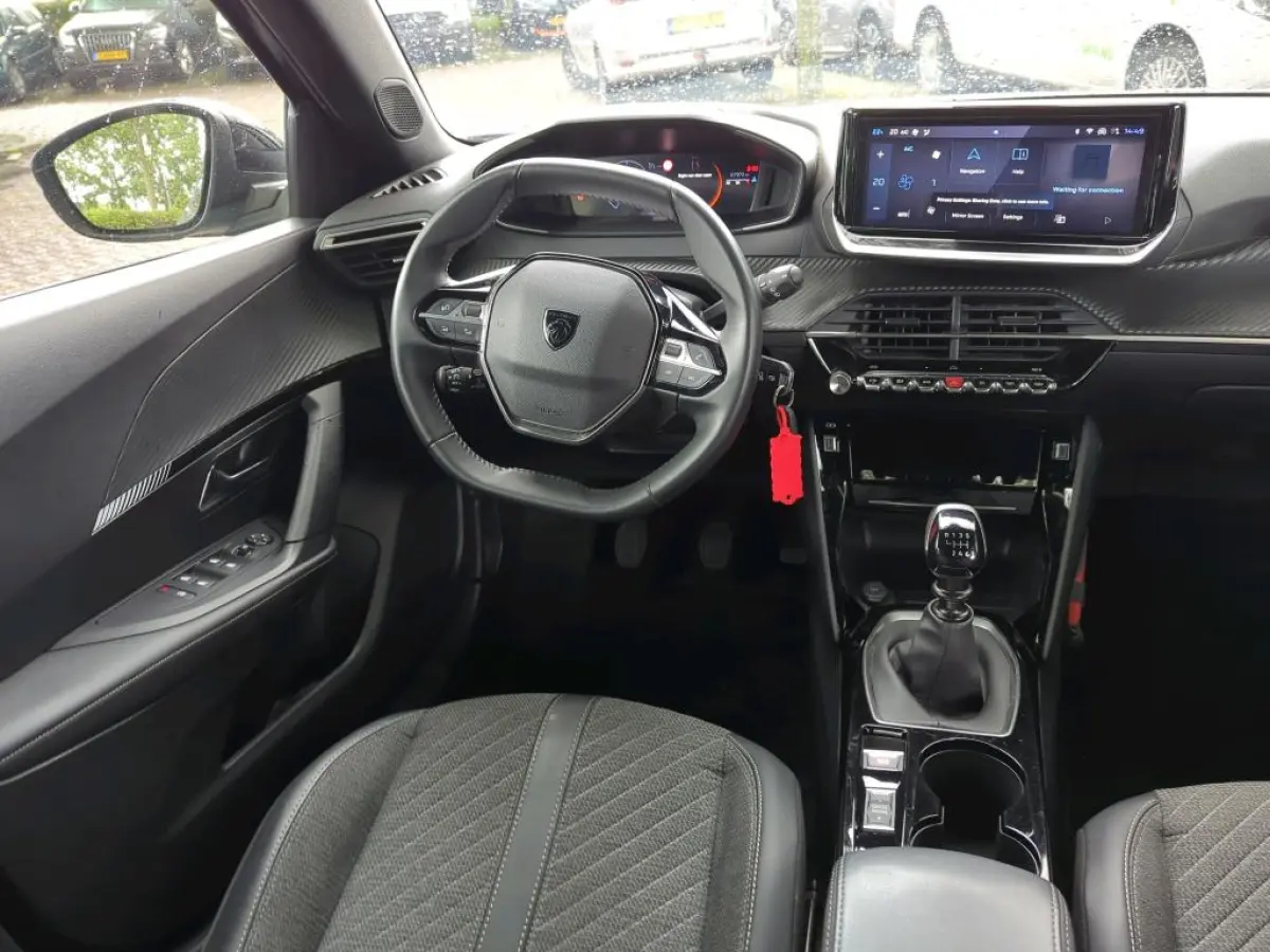 1.2 PureTech 100 Allure | Navigatie | Camera | Apple carplay | Nieuw model | Lichtmetaal | Parkeersensoren |