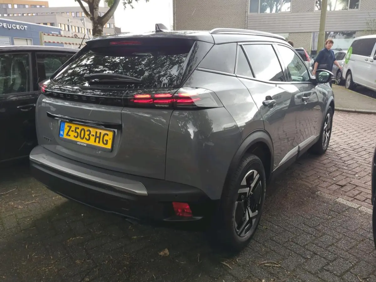1.2 PureTech 100 Allure | Navigatie | Camera | Apple carplay | Nieuw model | Lichtmetaal | Parkeersensoren |